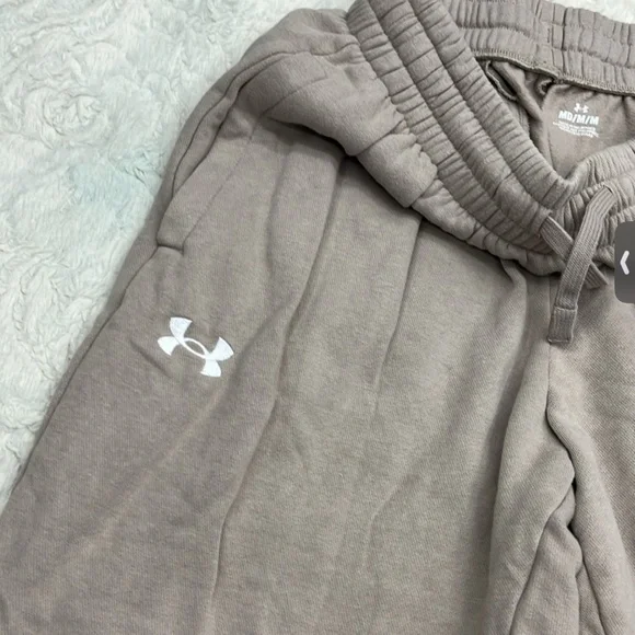 Women’s Under Armour Sweatpants - Picture 3 of 4